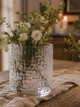 Großes Windlicht Dotti aus strukturiertem Glas als Vase mit Blumen