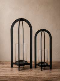 Windlichter Arch aus schwarzem Metall mit klarem Glaszylinder