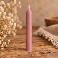 Altrosa Stabkerze aus Paraffin mit 18 cm Höhe